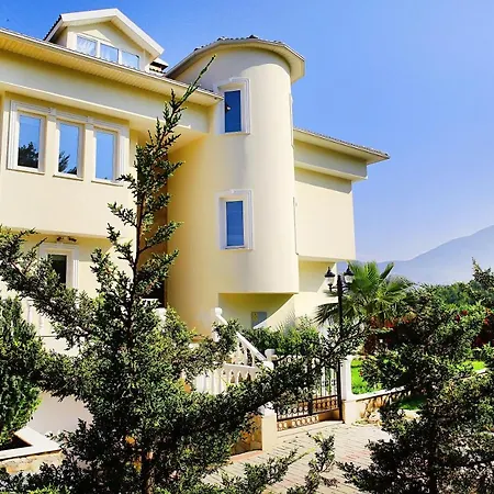 6 Bedroom With Private Pool Willa