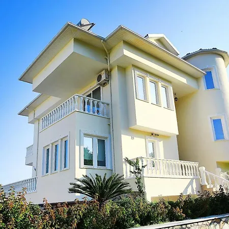 6 Bedroom With Private Pool Willa