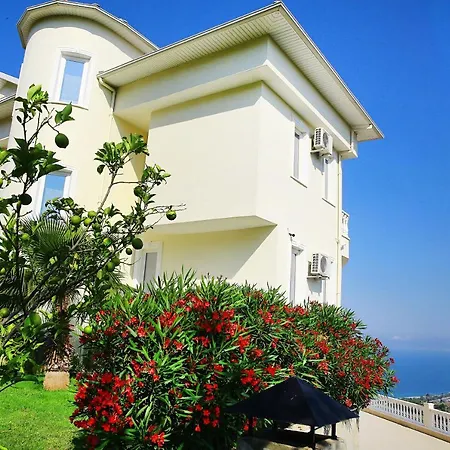 6 Bedroom With Private Pool Willa