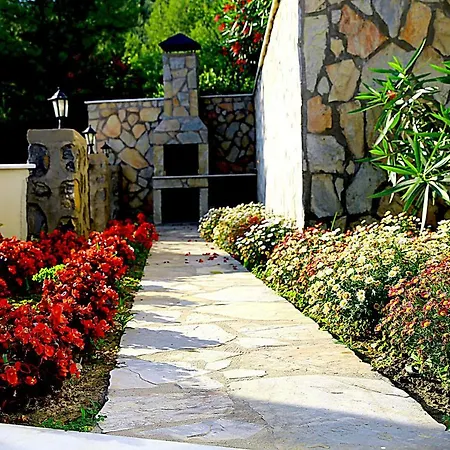 6 Bedroom With Private Pool Willa *